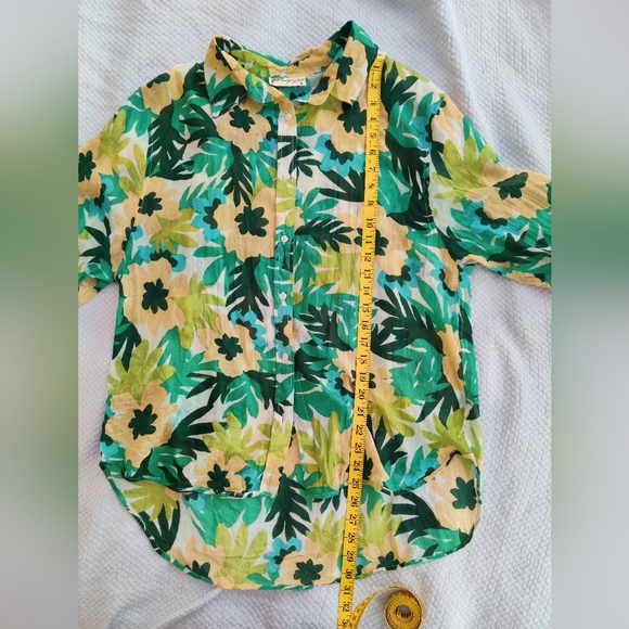 Light and Breezy Floral Print Button Up - Picture 5 of 7